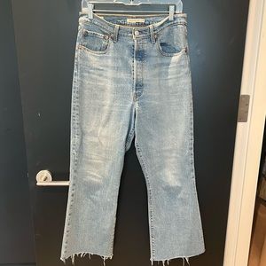 Great Condition Levi’s Ribcage Crop Flare Jean Size 30